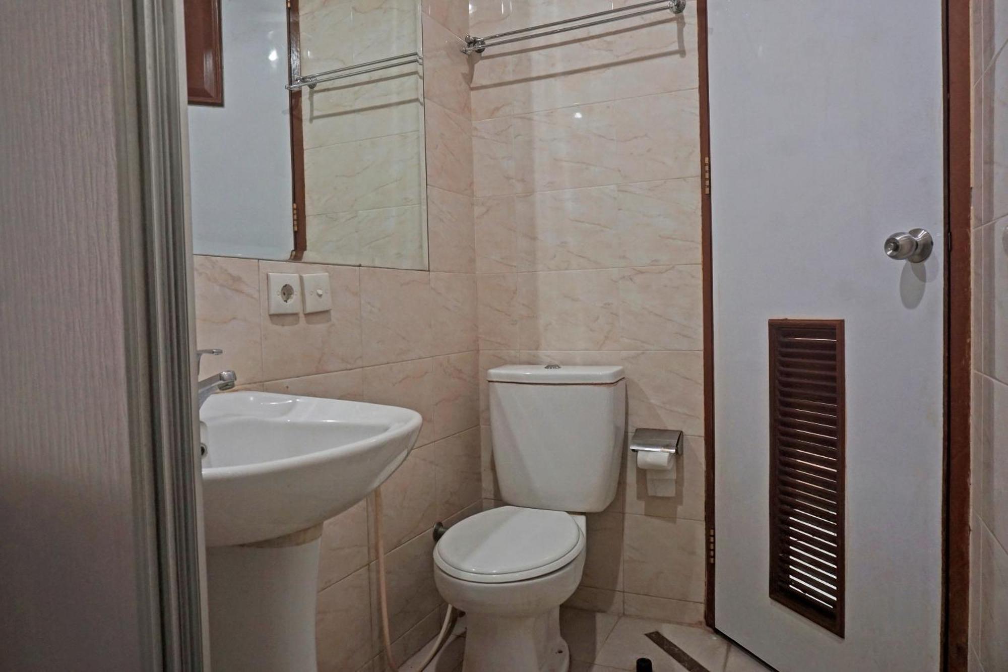 Oyo 671 Hotel Capitol 자카르타 외부 사진